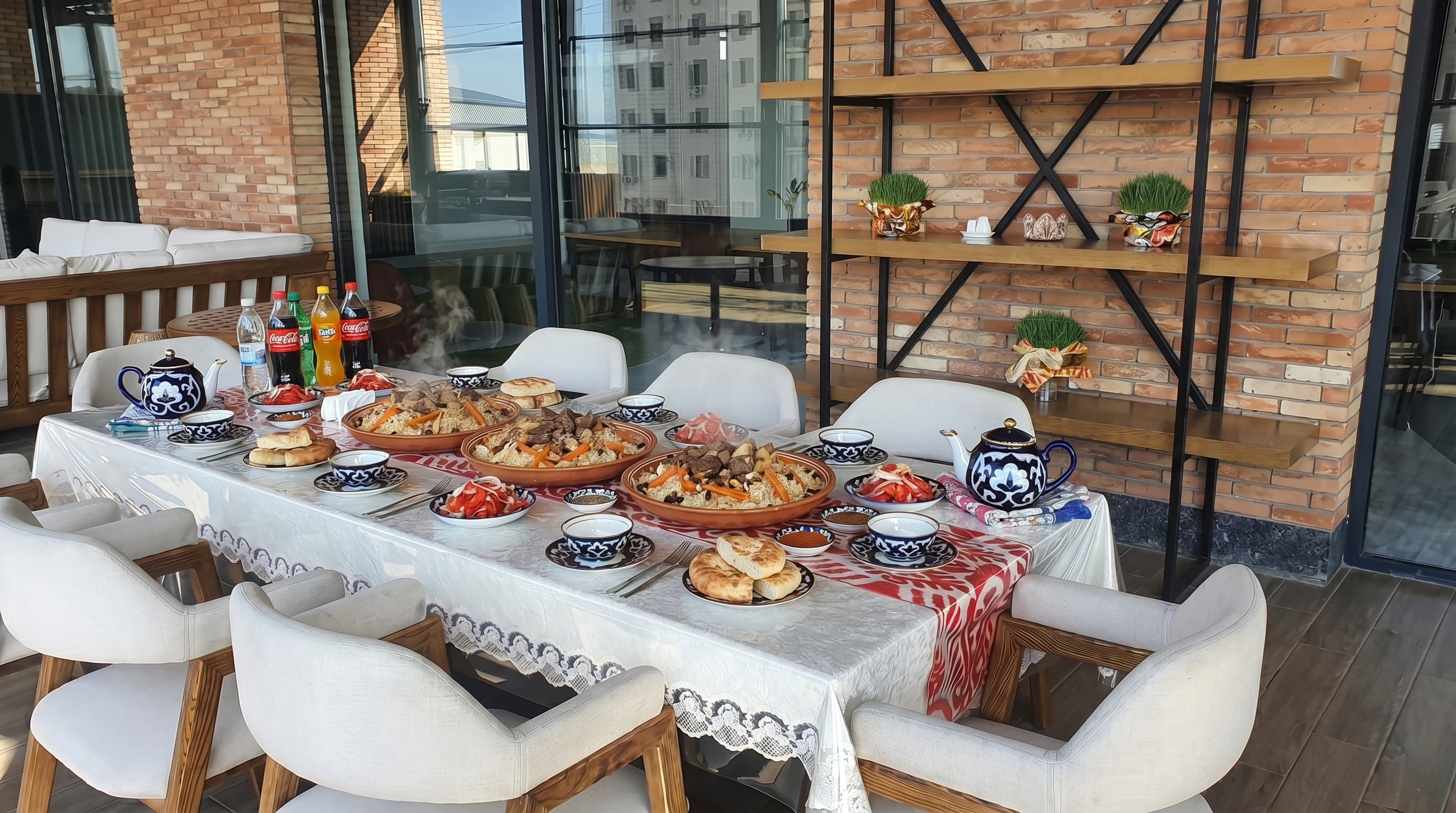 Networking, uchrashuvlar va norasmiy ish uchun FutureLab terrasasi